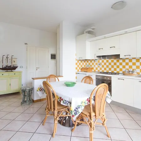 Casa Laura Pietrasanta